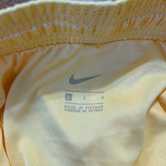 Nike Swoosh Run Women's Running Shorts NWT - Yellow/Orange - Picture 5 of 6